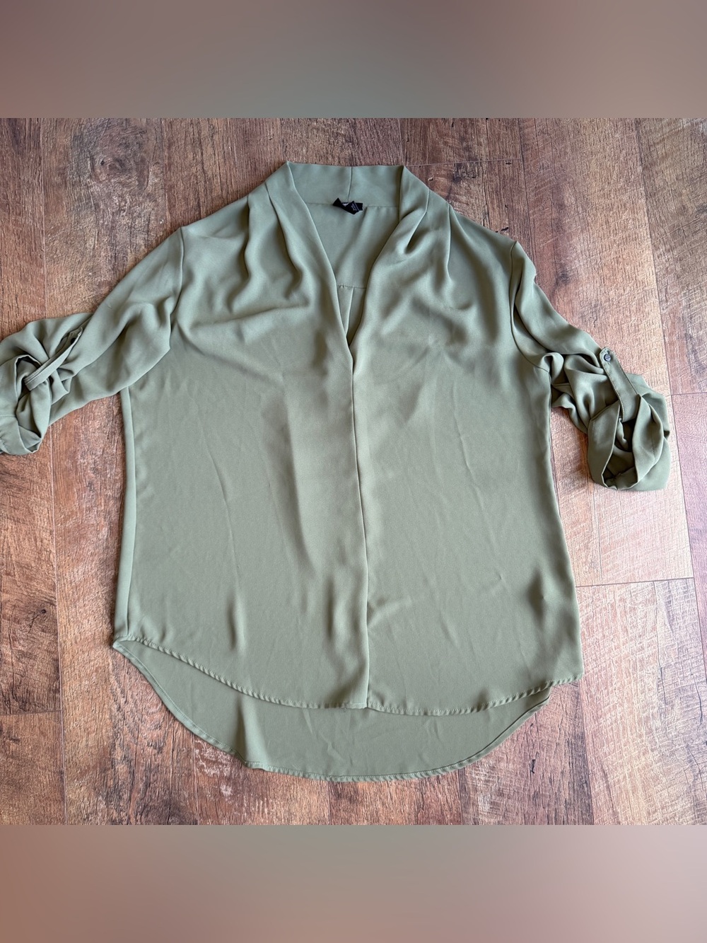 Mossimo Women’s Roll Tab ¾ Length Sleeve Sheer Blouse V Neck Low High Hem Large